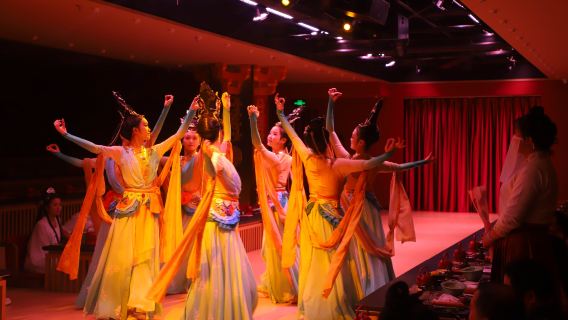 Shanghai Sheng Gong Yan • Une expérience immersive des festins royaux d'il y a mille ans (délices gastronomiques + spectacle de danse + expérience culturelle historique de la dynastie Qin + costumes et maquillage optionnels)