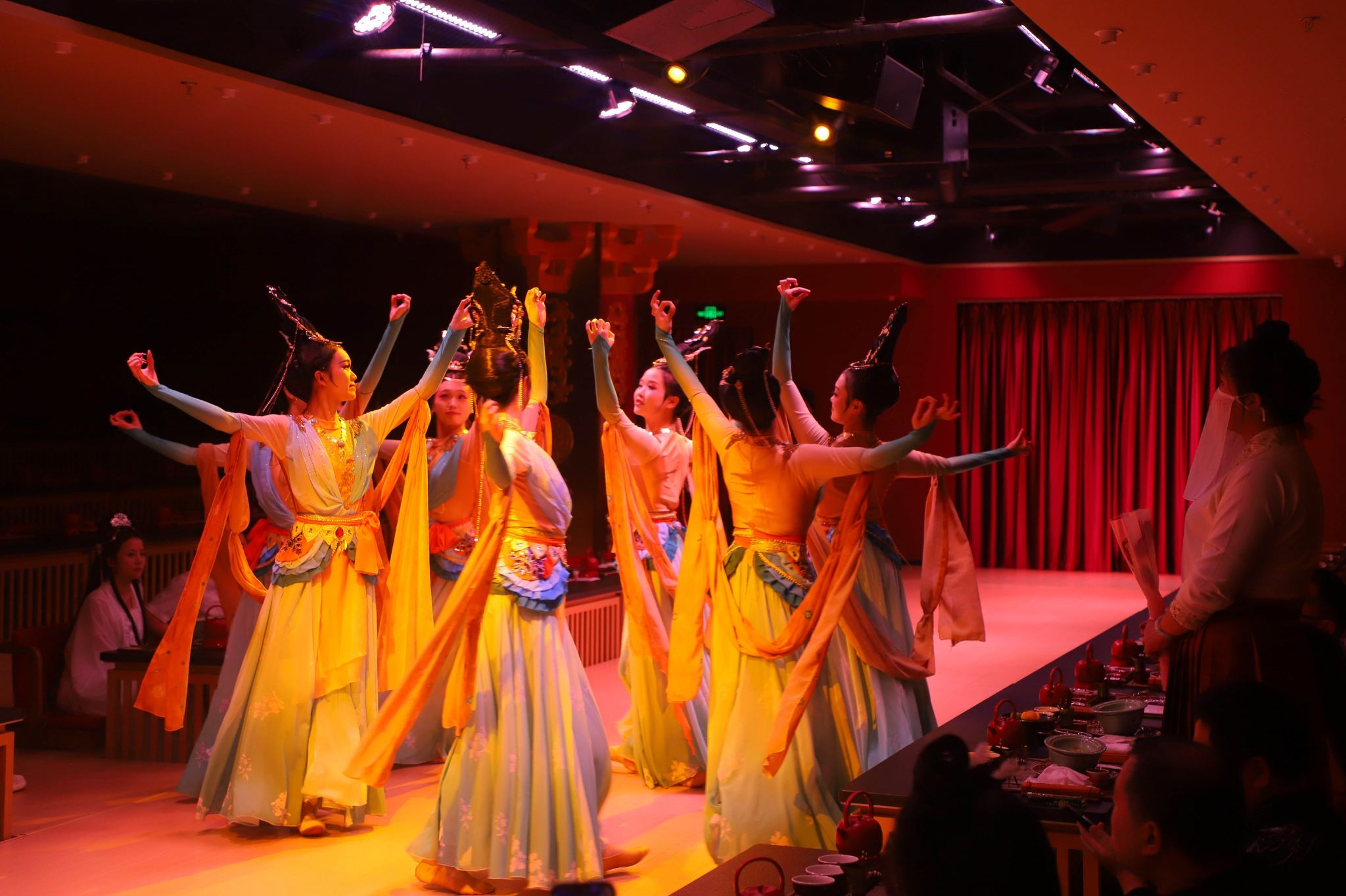 Shanghai Palace Banquet: Immersive experience of a royal feast thousands of years ago (fine Food and Beverages+ dance performance + Qin Dynasty historical and cultural experience + optional Clothes & Accessories and makeup)