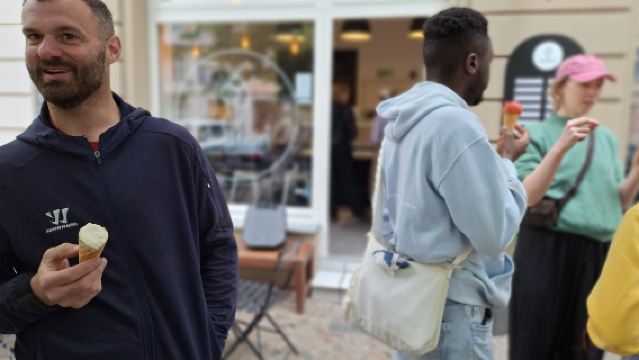 Berlin: Guided Street Food Bike Tour