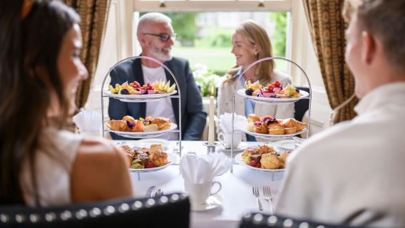 Killarney: Recorrido en coche turístico con té de la tarde