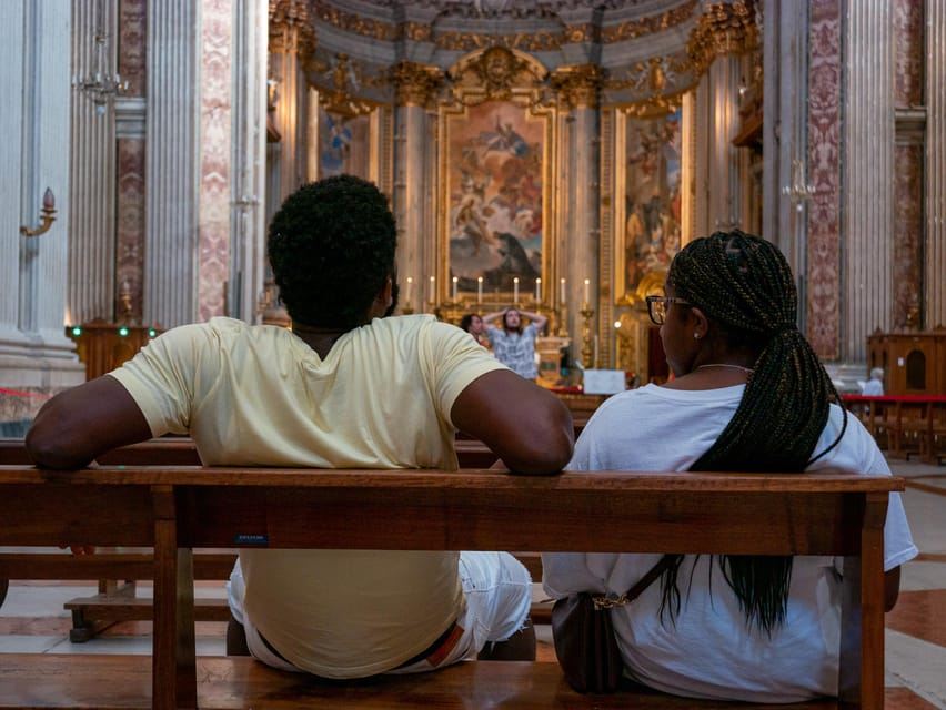 Roma: tour guidato a piedi diurno o notturno per piccoli gruppi