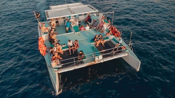 Du thuyền Catamaran tiệc tùng ở Los Cabos: Lặn biển, quầy bar mở và âm nhạc vui nhộn