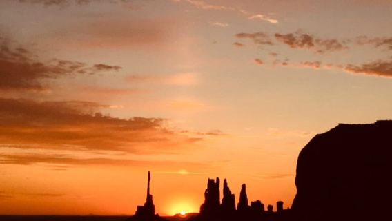 Monument Valley: Tur Matahari Terbit 3 Jam dengan Pemandu Navajo