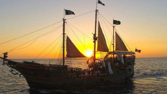 Puerto Vallarta: Crucero Pirata con Cena, Espectáculo y Barra Libre