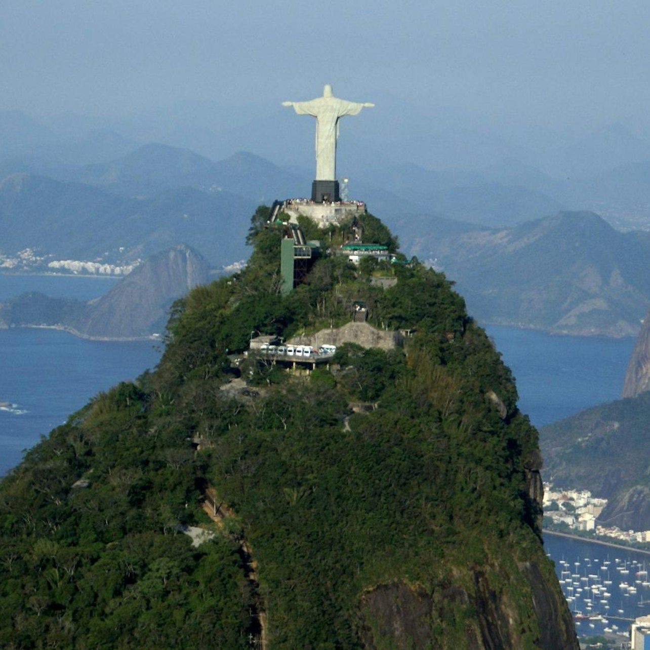 Rio de Janeiro: visita guidata della città + biglietto per funivia e treno + pranzo + trasferimenti