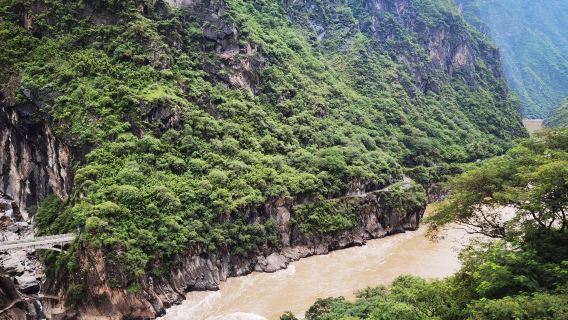 Option de randonnée d'une journée dans la gorge du Saut du Tigre depuis Lijiang
