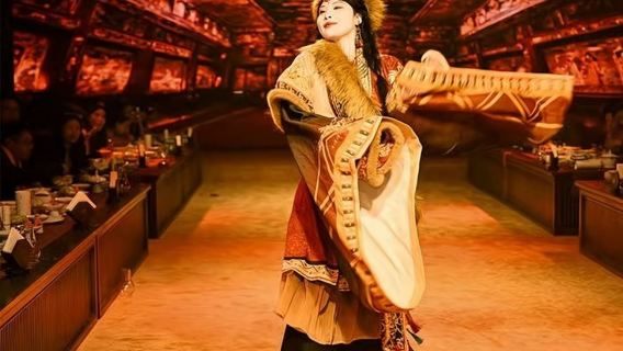 Zhengzhou Grand Tang Banquet Show – Immersive Experience of the Lavish Tang Dynasty Imperial Feast (Exquisite Henan Cuisine Heritage + Tang Dynasty Music and Dance + Immersive Tang-Style Audiovisual Extravaganza)
