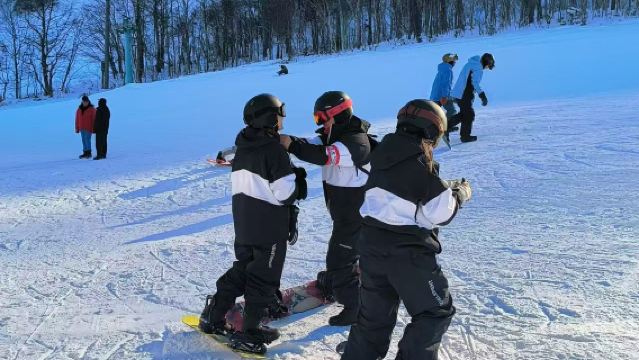 北海道手稻滑雪場|中文小團教學|私人教練一價全包|全套裝備|接駁