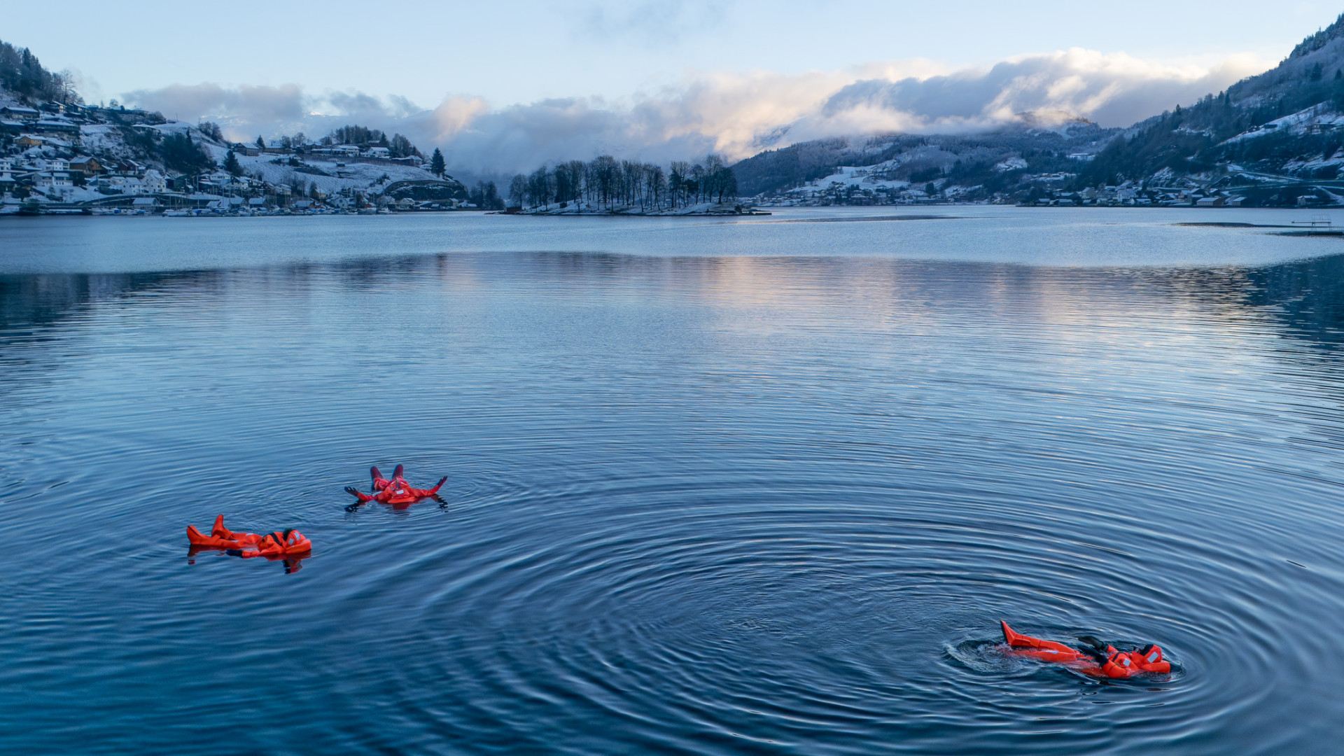 Winter Exclusive - Hardangerfjord Lobster Suit Floating Experience