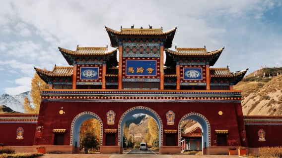 [Zhangye] Lawatan Setengah Hari ke Gua Kuil Kuda dengan Bas Ulang-alik [Kumpulan Bas Ekspres/Kereta Kecil]