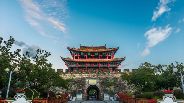 Dali Must-Visit: 1-Day English Mini-Group Tour to Xizhou ancient town and Erhai Corridor