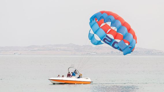 Volo in parapendio sul Mar Rosso dal Marina di Sharm El-Sheikh