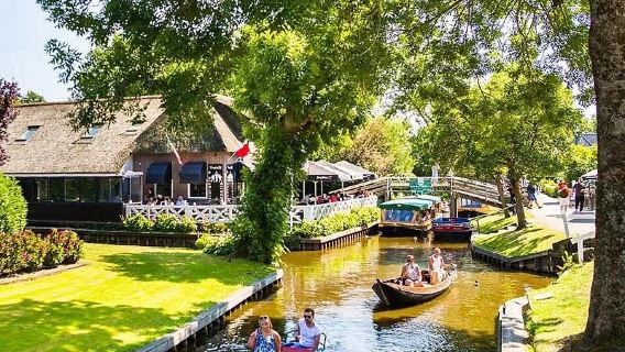 1-day tour from Amsterdam to Giethoorn (includes round-trip cruise | bilingual guide)