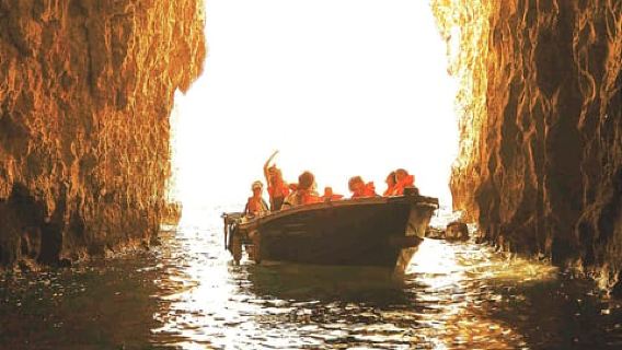 Syracuse: Ortigia Boat Trip with Caves and Pillirina