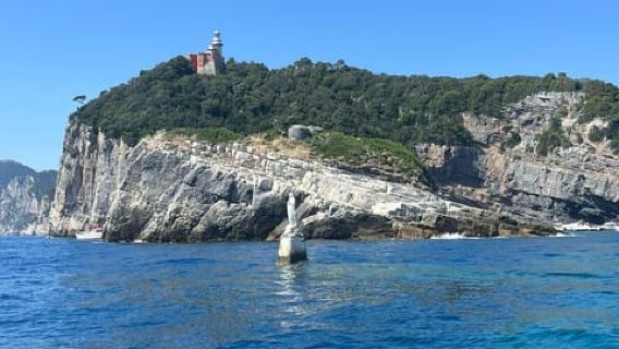 Riomaggiore: Cinque Terre Sunset Tour with Wine & Focaccia
