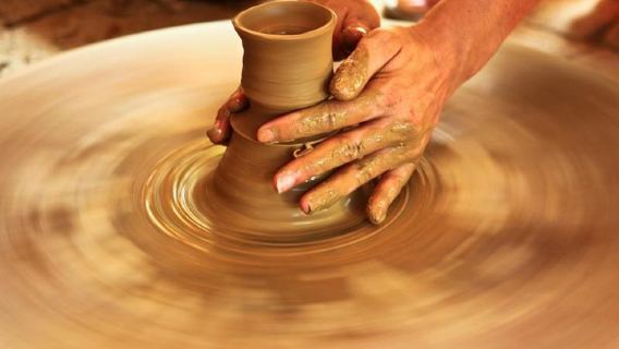 Tour in jeep a Hanoi Mezza giornata per esplorare il villaggio della ceramica di Bat Trang