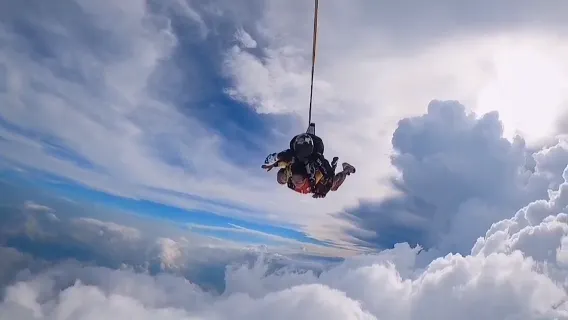 廣州旅拍【廣東大灣區飛行基地3000米跳傘+USPA職業教練+多種攝像方式任選】