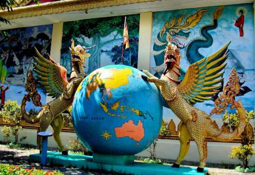 1-day tour to Art Street, Clan Jetties of Penang, Reclining Buddha Temple, St. George's Church, and Goddess of Mercy Temple (with guide)