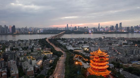 Wuhan Airport Transit Tour / 5-hour tour of Yellow Crane Tower