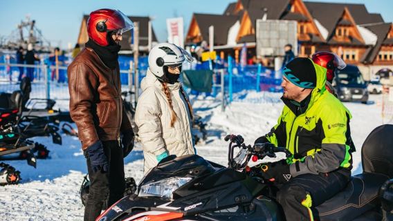 Ab Krakau: Schneemobil-Abenteuer mit Thermalbad-Besuch