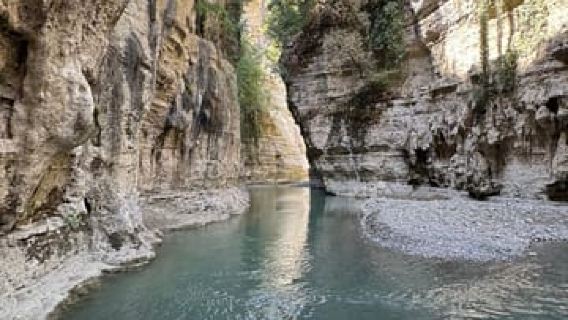 Cañón Osumi y cascada Bogovë: Nade, flote y explore