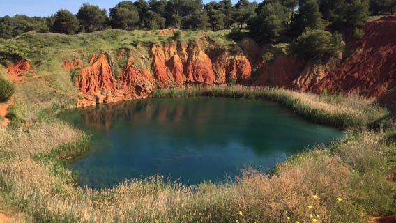 Spaziergang im Naturpark Otranto zur Entdeckung des Bauxitsteinbruchs