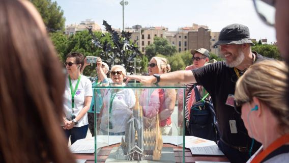Barcelona: Park Güell & Sagrada Familia Guided Tour