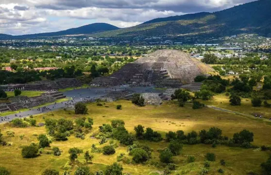 特奧蒂瓦坎、特拉特洛爾科和瓜達盧佩聖母大教堂之旅（英文團）