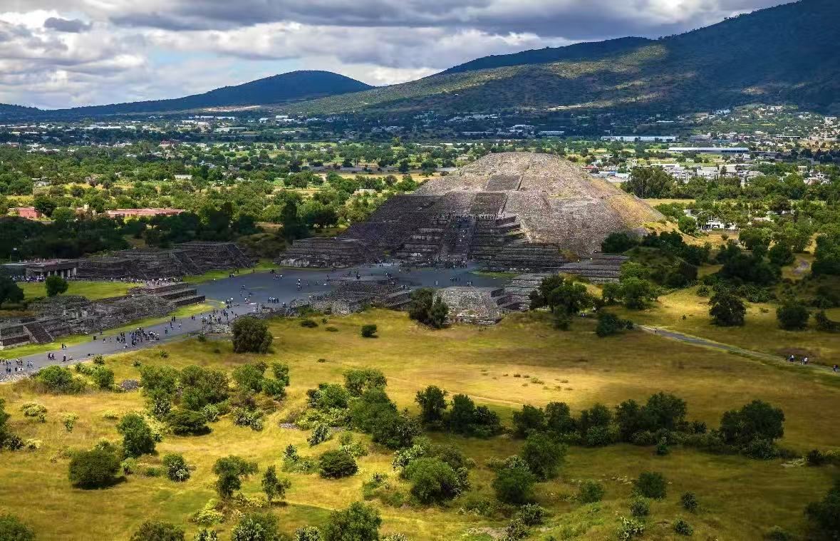 Mexico City and Pyramids 1-day tour (English-speaking group)