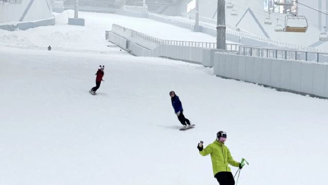 Shenzhen HUAFA SNOW BONSKI Ski Instructor for Snowboarding and Skiing with Teaching, Guiding, and Private Coaching Services