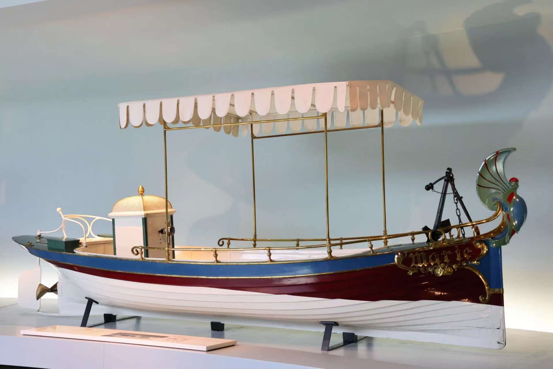 Mercedes-Benz Museum + Stuttgart State Opera + Unterer Schlossgarten 1-day tour