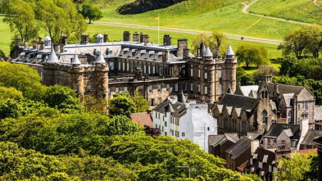 Lawatan sehari ke Edinburgh Castle, Calton Hill, Arthur's Seat, dan Istana Holyrood di UK