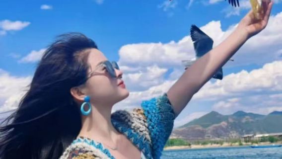 四川涼山瀘沽湖愛情碼頭遊船/豬槽船包船觀光（360度賞瀘沽湖美景·泛舟於瀘沽湖草海-花海-水下草海-王妃島）