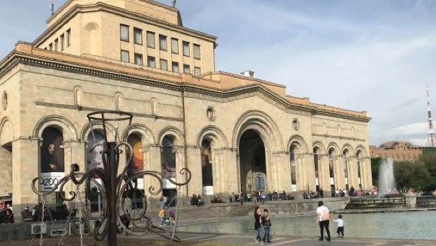 Excursion d'une journée au Musée d'histoire de l'Arménie + Cathédrale d'Etchmiadzin + Temple de Garni + Lac Sevan