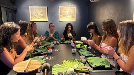 Hoi An: Vietnamilainen lootusteetä tuoksuaminen ja maistelu