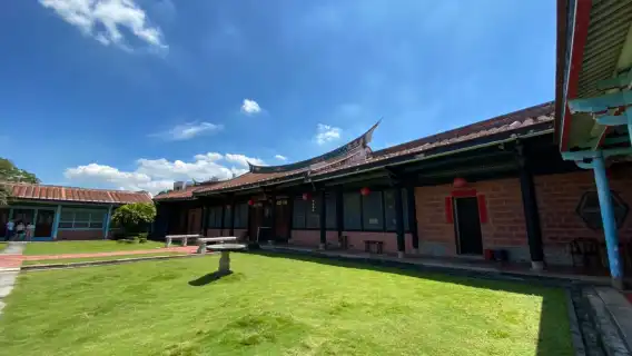 Nantou Zhongxingxin Village + Taichung Wufeng Lin Family Gong-Bao-Di Park day tour