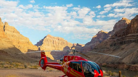 Grand Canyon: tour in elicottero al tramonto con atterraggio sul fondo del canyon + champagne