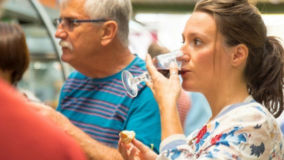 Paris: Marché d'Aligre Guided Walking Food Tour