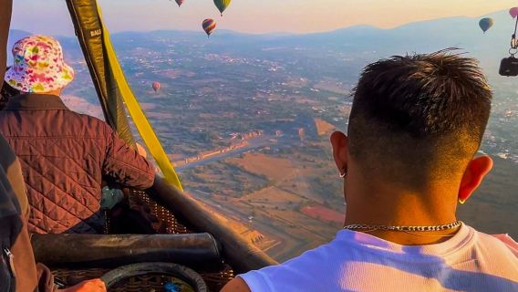 Teotihuacan & Basilica of Guadalupe: Balloon Flight + Guided Tour