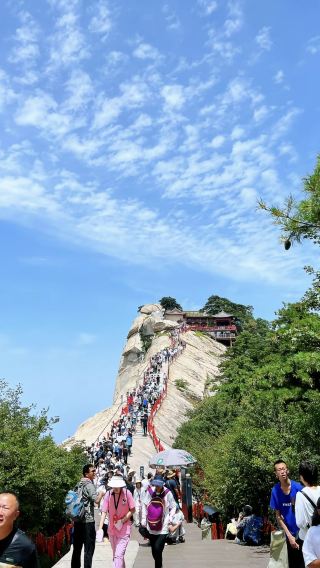 西安華山貸切チャーターワンデーツアー【含む：車＋英語ガイド＋入場チケット＋西峰入山車】
