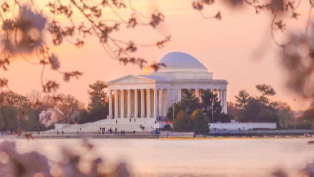 Lawatan sehari sewaan peribadi ke Rumah Putih, Lincoln Memorial, Capitol Hill dan Tidal Basin di Washington D.C., Amerika Syarikat