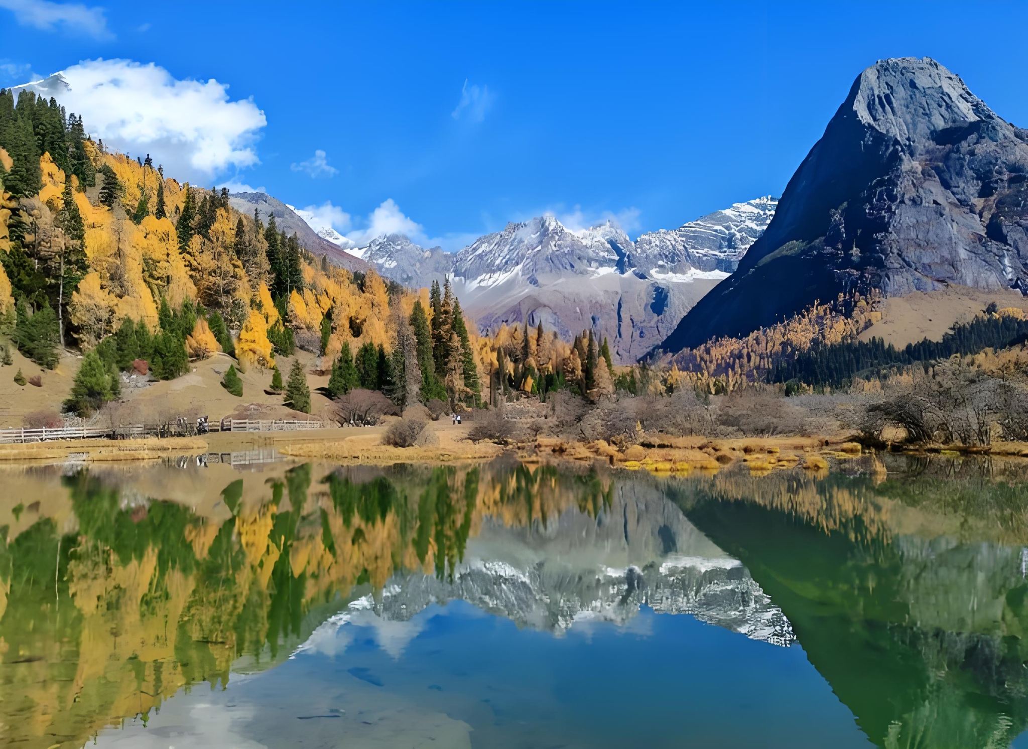 Chengdu Siguniang Mountain, Shuangqiao Valley, Maobiliang - Chinese-speaking group tour for one day, featuring beautiful snow-capped mountains and lakes.