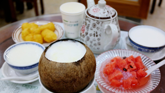 Must-Try Food Trail! Guangzhou Evening Food Tour & English Guide (All food Include)