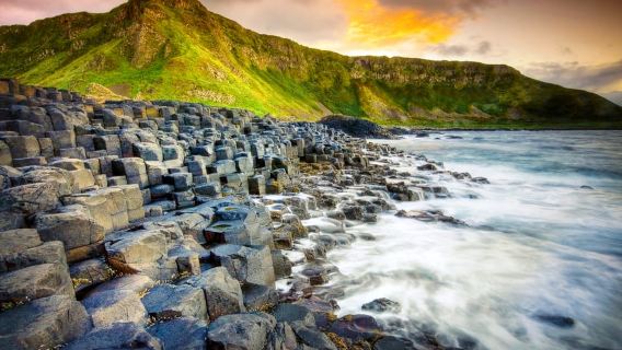 Game of Thrones & Giant's Causeway: Geführte Tour ab Belfast