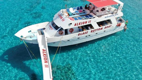 Latchi: Glasbodenboot-Fahrt zur Blauen Lagune mit Getränken