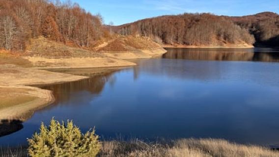 Offroad: Tagesausflug zum Biza-See und zur Vali-Höhle