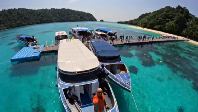 Krabi Aonang: Koh Rok & Koh Haa Snorkelling Day Trip + Lunch