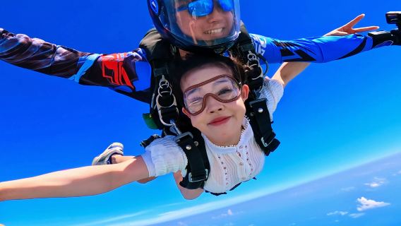 海南萬寧神州半島海景跳傘官方預約三亞博鰲樂東儋州【海景跳傘+教練1V1帶跳+美美出片+影片剪輯】