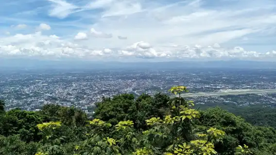 清邁看素貼山日出+雙龍寺+清邁大學+射擊體驗+塔佩門一日遊