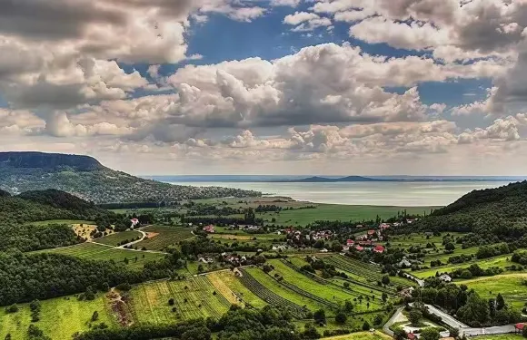 匈牙利布達佩斯+巴拉頓湖+蒂豪尼半島【布達佩斯10小時來回】